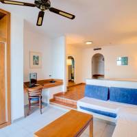 Family Room (2 Adults + 2 Children)