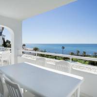 Three-Bedroom Apartment - Beachside