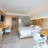 Family Room (2 Adults + 1 Child)