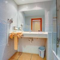 Room #18918235