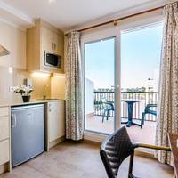 Studio (2 Adults)