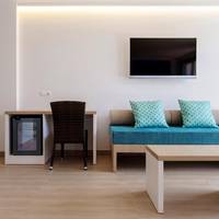 Family Room (2 Adults + 1 Child)