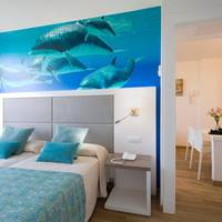 One-Bedroom Apartment with Sea View (2 Adults + 1 Child)