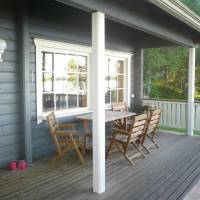 Large Two-Bedroom Cottage with Sauna and Private Shore