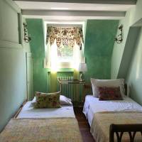 Economy Double Room with Shared Bathroom