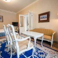 Family Manor Suite