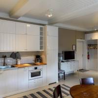 One-Bedroom Apartment - Annex