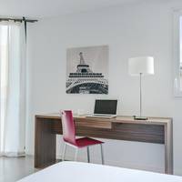 Business Studio (2 Adults)