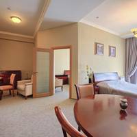 Suite Family Room