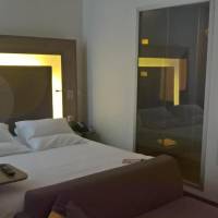 2 Adjacent Rooms