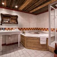 Family Suite (3 Adults + 1 Child)