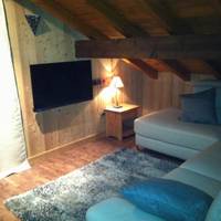 Chalet (10 Adults)