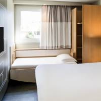 Standard Room with 1 Double and 1 Single Bed