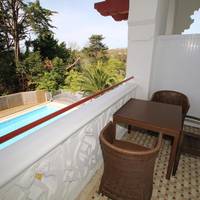 Apartment with Pool View 