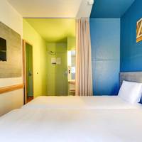 Double Room with Queen Bed