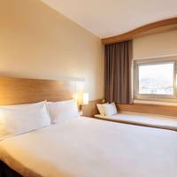 Standard Room with 1 Double and 1 Single Bed
