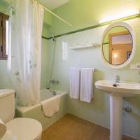 Triple Room with Street View
