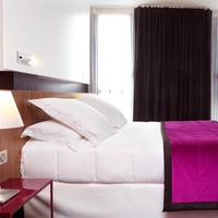 Classic Room with Queen Bed - Non-Smoking