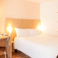 Standard Room with 1 double bed and 1 single bed