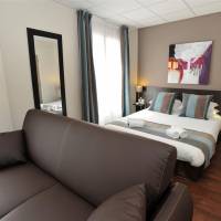 Classic Queen Room with Queen Bed and City View