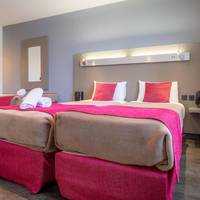 2 Adjacent Room