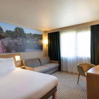 2 Adjacent Rooms