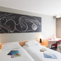 2 Adjacent Rooms