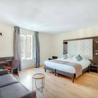 Junior Queen Suite
