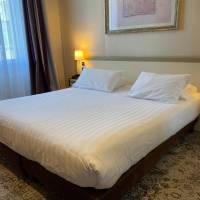 Superior Queen Room with Queen Bed - Non-Smoking
