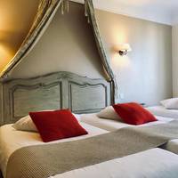 Comfort Queen Room with Extra Single Bed