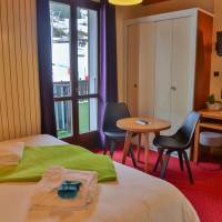 Double or Twin Room with Mountain View