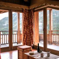 Superior Three-Bedroom Apartment with Balcony and Spa Access