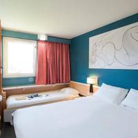 2 Adjacent Rooms