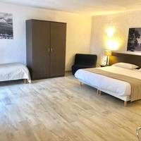 King Room with Roll-In Shower - Disability Access