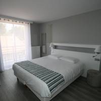 Double or Twin Room with Side Sea View