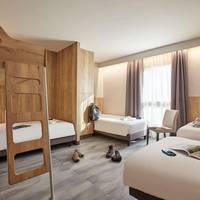 2 Adjacent Rooms
