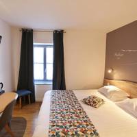 Queen Room with Queen Bed and River View