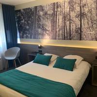 Superior Queen Room with Queen Bed - Non-Smoking