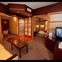 Large Suite with Queen Bed and Sofa Bed for 2 children - Non Smoking