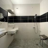 Quintuple Room