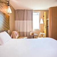 Standard Room with 1 Double and 1 Single Bed