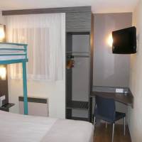 Triple Room (1 double bed and 1 single bed)