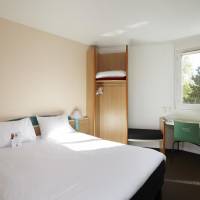 2 Adjacent Rooms
