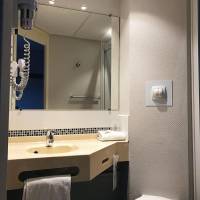 2 Adjacents Rooms