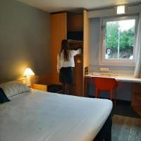 Standard Room with 1 Double and 1 Single Bed