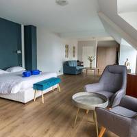 Junior Suite with Lateral Sea View