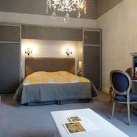 Medium Classic Room