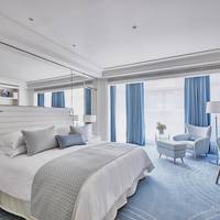 1 King Bed 