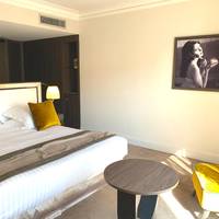 Junior Suite with Garden View