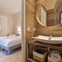 Deluxe Four-Bedroom Apartment 4 Bathrooms with Spa Bath (8 adults)